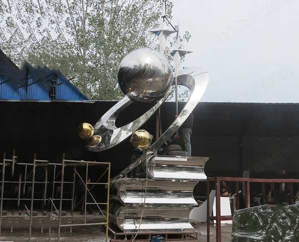 不銹鋼雕塑的優勢有什么？